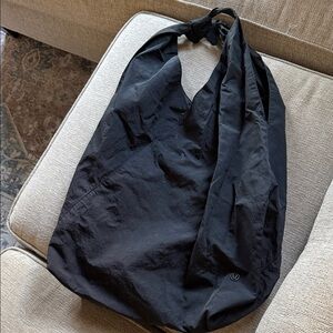 Black lululemon slouchy shoulder Bag